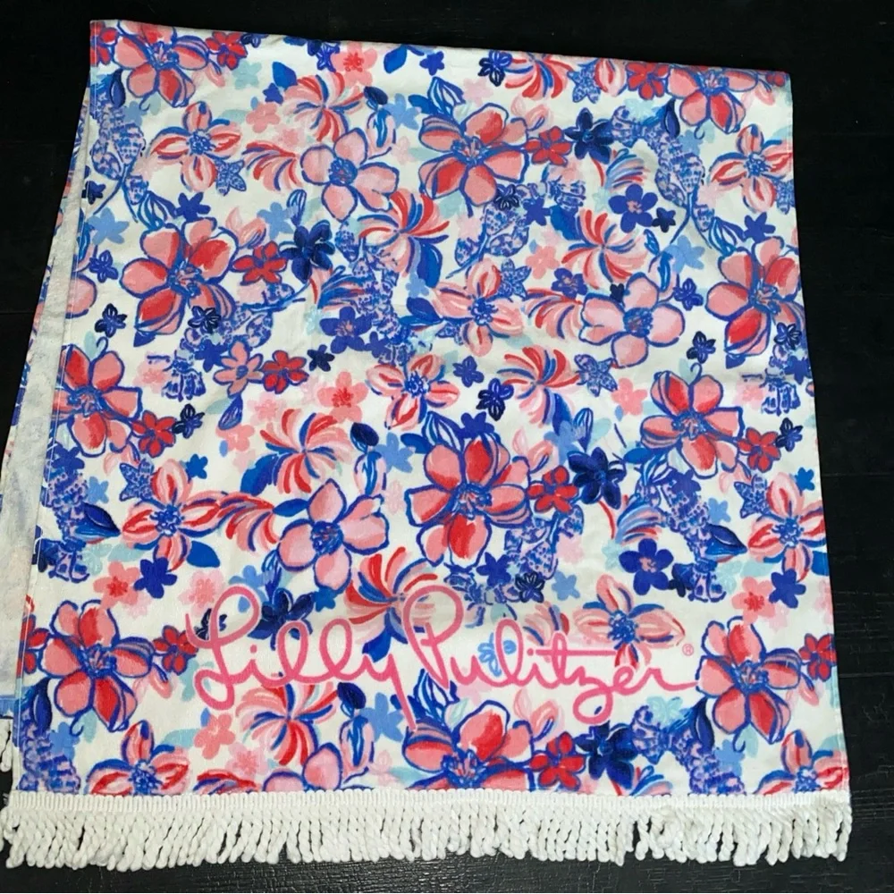 Lilly Pulitzer Beach Towel in Resort White Multi Color Party Like A Lobstar‎